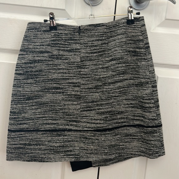 Black and white boucle skirt - Picture 3 of 3